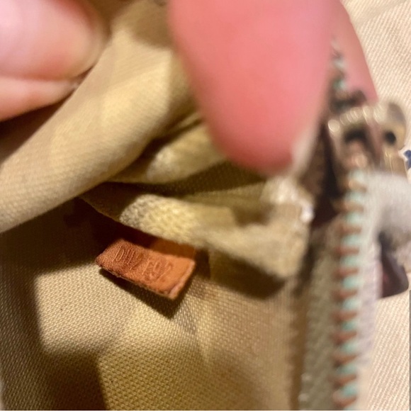 LOUIS VUITTON AZUR MINI POCHETTE - Picture 10 of 10